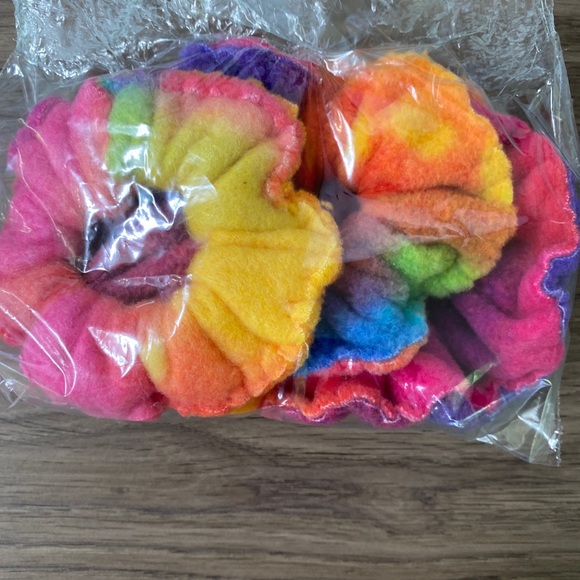 Tye dye scrunchies - Picture 2 of 4